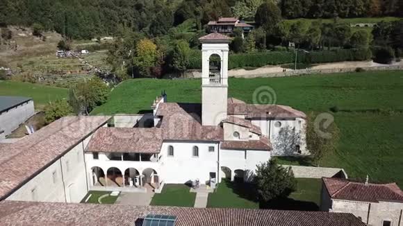 贝加莫意大利Astino前修道院的空中景观为国际G7农业峰会做好准备视频的预览图