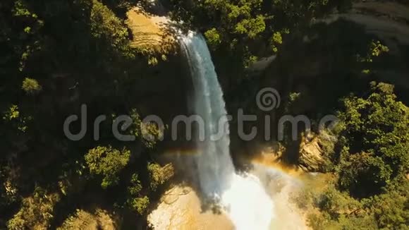 美丽的热带瀑布菲律宾博霍岛视频的预览图