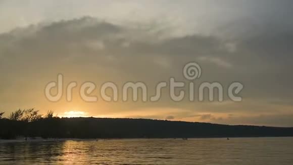 苏姆隆岛日落视频的预览图