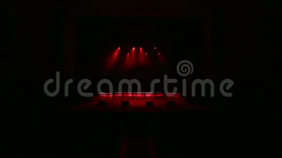 音乐会上的彩灯和烟雾视频的预览图