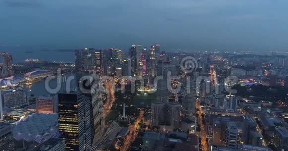 阴天傍晚可鸟瞰新加坡视频的预览图