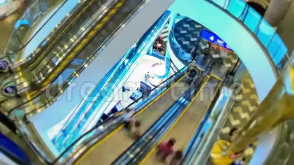 购物中心行人交通视频的预览图