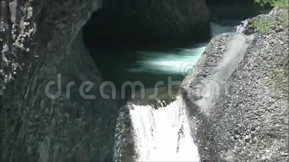 智利的瀑布和河流视频的预览图