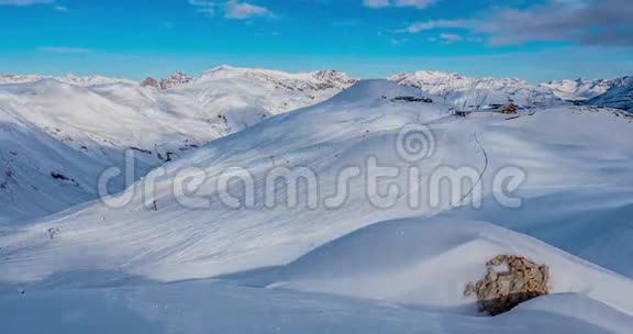 滑雪胜地时间间隔4K视频的预览图