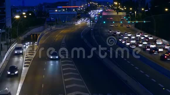 巴塞罗那夜间交通时间流逝视频的预览图