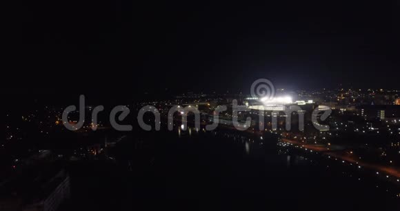 空中观景田纳西州诺克斯维尔美国市中心的夜晚视频的预览图