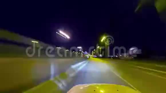 夜间驾驶延时视频的预览图