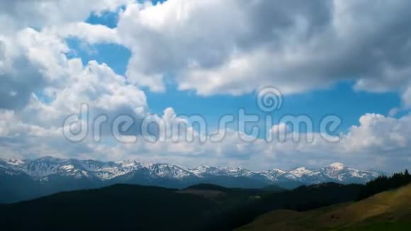 山景和云的时间流逝视频的预览图
