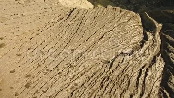 KawahIjen火山口那里开采硫磺视频的预览图