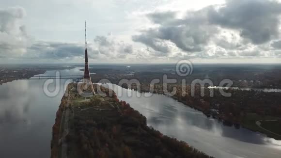 雷加拉托维亚电视塔扎库萨拉欧洲最大的空中无人驾驶飞机俯视图视频的预览图