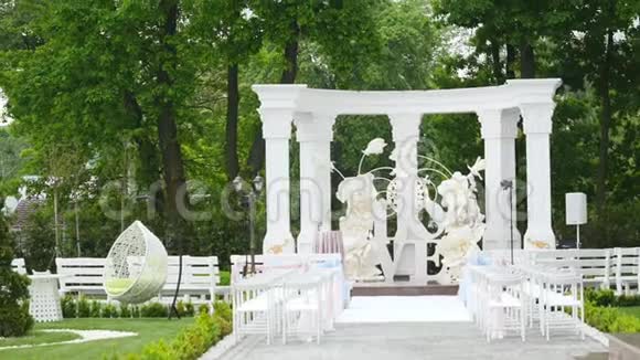 婚礼花拱装饰仪式视频的预览图