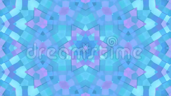 对三维几何几何形式和形状的循环动画进行了变换低聚风格蓝色构图视频的预览图