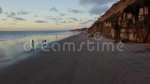 美国加州冲浪和海滩场景视频的预览图