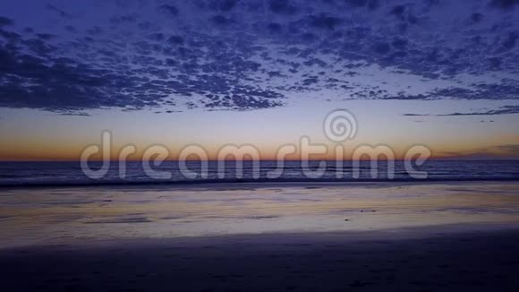 美国加州冲浪和海滩场景视频的预览图