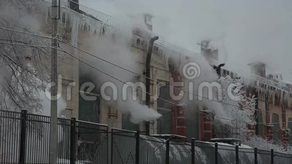 工业建筑管道蒸汽视频的预览图