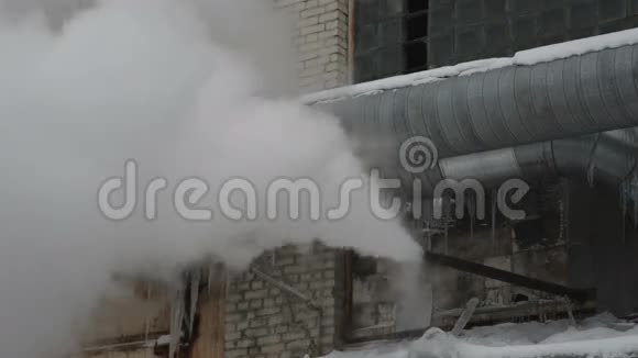 工业建筑管道蒸汽视频的预览图