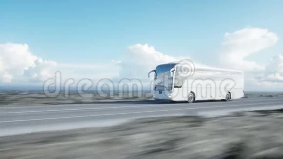 公路上的白色旅游巴士开得很快旅游和旅游概念逼真的4k动画视频的预览图