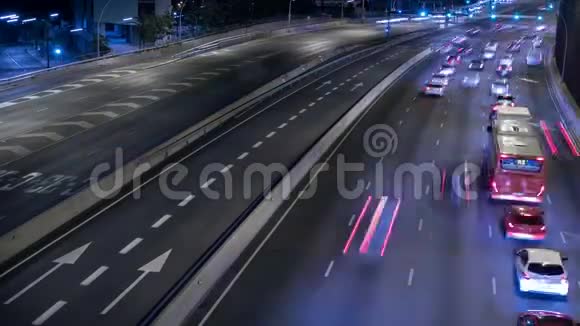 巴塞罗那夜间交通小径效应视频的预览图