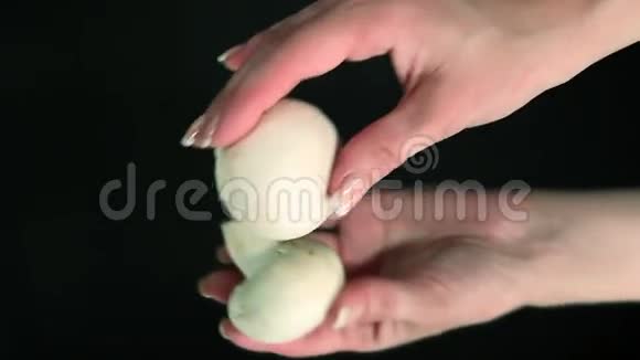 香蒲蘑菇白木耳视频的预览图