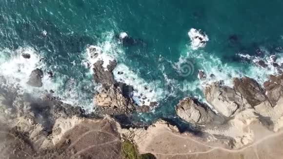 海洋和北加利福尼亚海岸线的鸟瞰图视频的预览图