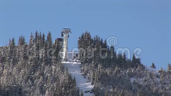 奥地利萨尔巴赫夏特格尔的滑雪电梯视频的预览图