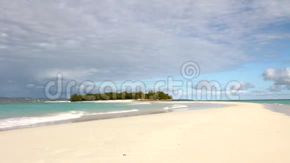 马达加斯加的诺西伊朗热带海滩视频的预览图