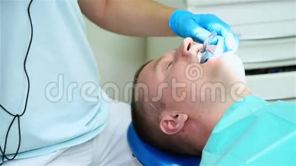 牙科检查病人视频的预览图