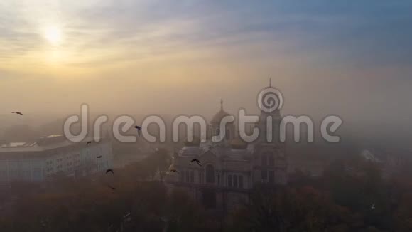 鸟瞰保加利亚瓦尔纳大教堂视频的预览图