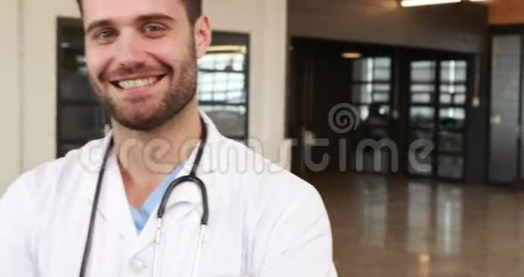微笑医生的画像视频的预览图