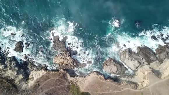 太平洋和加利福尼亚海岸线的鸟瞰图视频的预览图