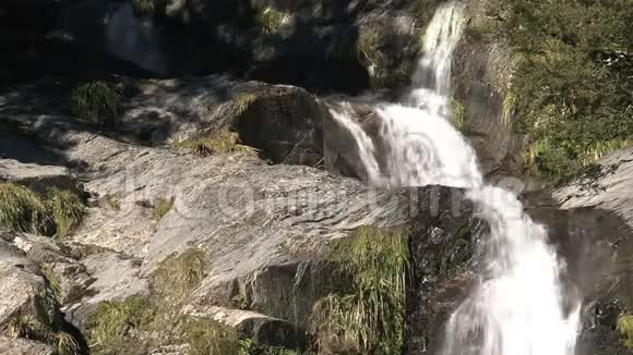 新西兰南部岛屿瀑布视频的预览图