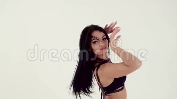 有完美身材跳舞的女人视频的预览图