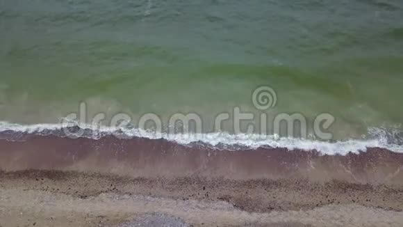 拉脱维亚利帕加波罗的海海边无人机俯视4K超高清视频视频的预览图