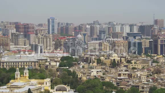 阿塞拜疆巴库市摩天大楼和高楼景观视频的预览图