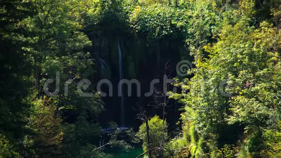 普莱维湖国家公园的瀑布美景视频的预览图