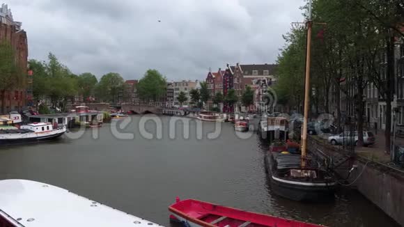 阿姆斯特丹市中心美丽的运河视频的预览图