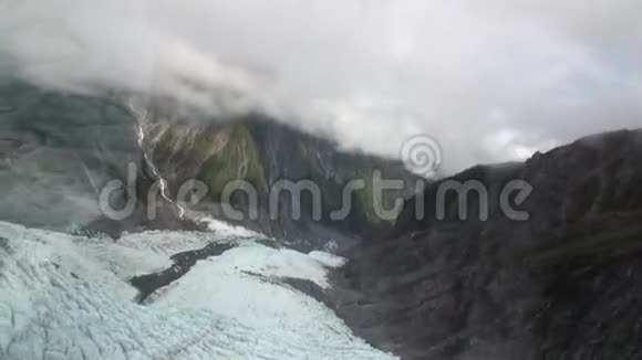 新西兰直升机窗口雪山全景景观视频的预览图