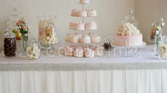 糖果棒婚礼糖果自助餐婚礼上美味的糖果棒视频的预览图