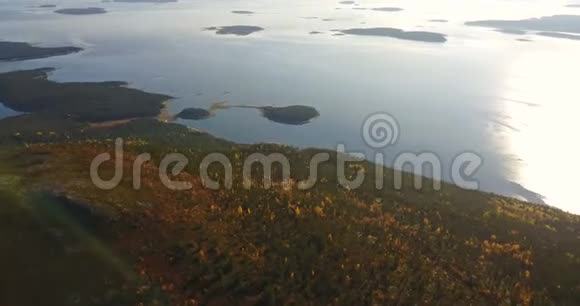秋天大自然的空中景观视频的预览图