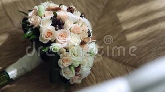 婚礼花束鲜花玫瑰美丽的花束视频的预览图