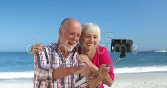 年长夫妇自拍视频的预览图