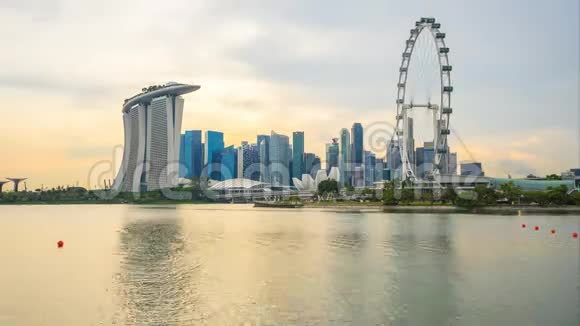 新加坡时光流逝新加坡滨海湾的新加坡城市天际线4K时光流逝视频的预览图