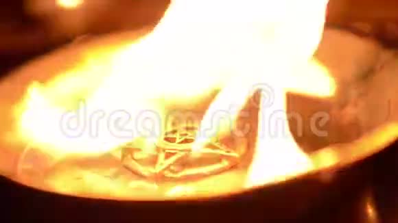 古代五角星燃烧视频的预览图