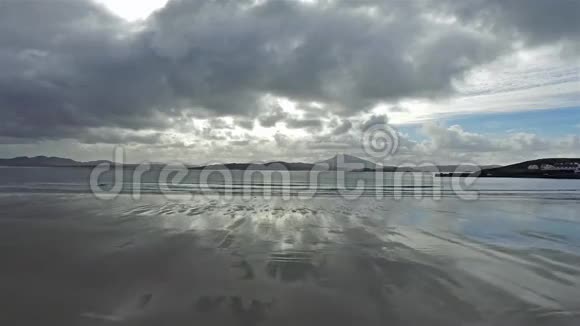 大西洋和海滩的鸟瞰图视频的预览图