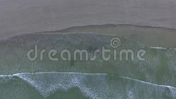 大西洋和海滩的鸟瞰图视频的预览图