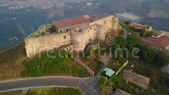 鸟瞰维博瓦尔缺席城堡意大利卡拉布里亚视频的预览图