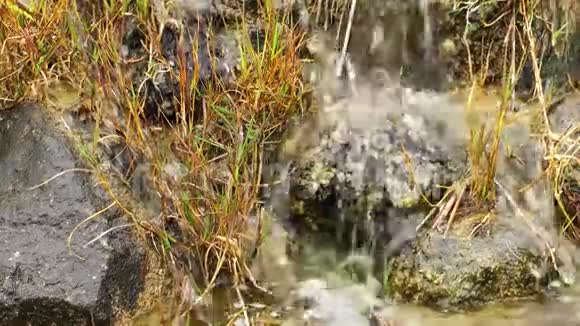 瀑布美丽的自然景观视频的预览图