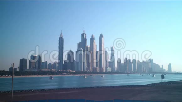 迪拜码头全景4k时间间隔视频的预览图