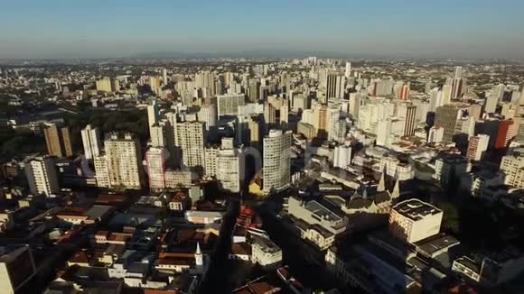 鸟瞰库里蒂巴城市景观帕拉纳州巴西2017年7月视频的预览图