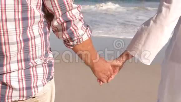 成熟的夫妻牵手视频的预览图
